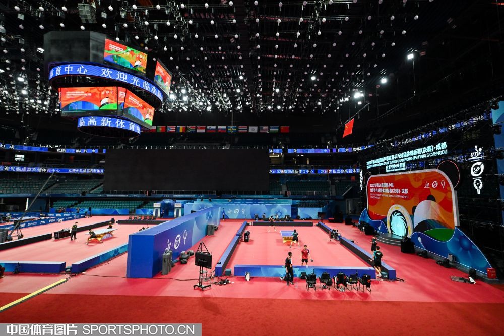 尤文官方：道格拉斯-路易斯左大腿股二头肌轻度损伤