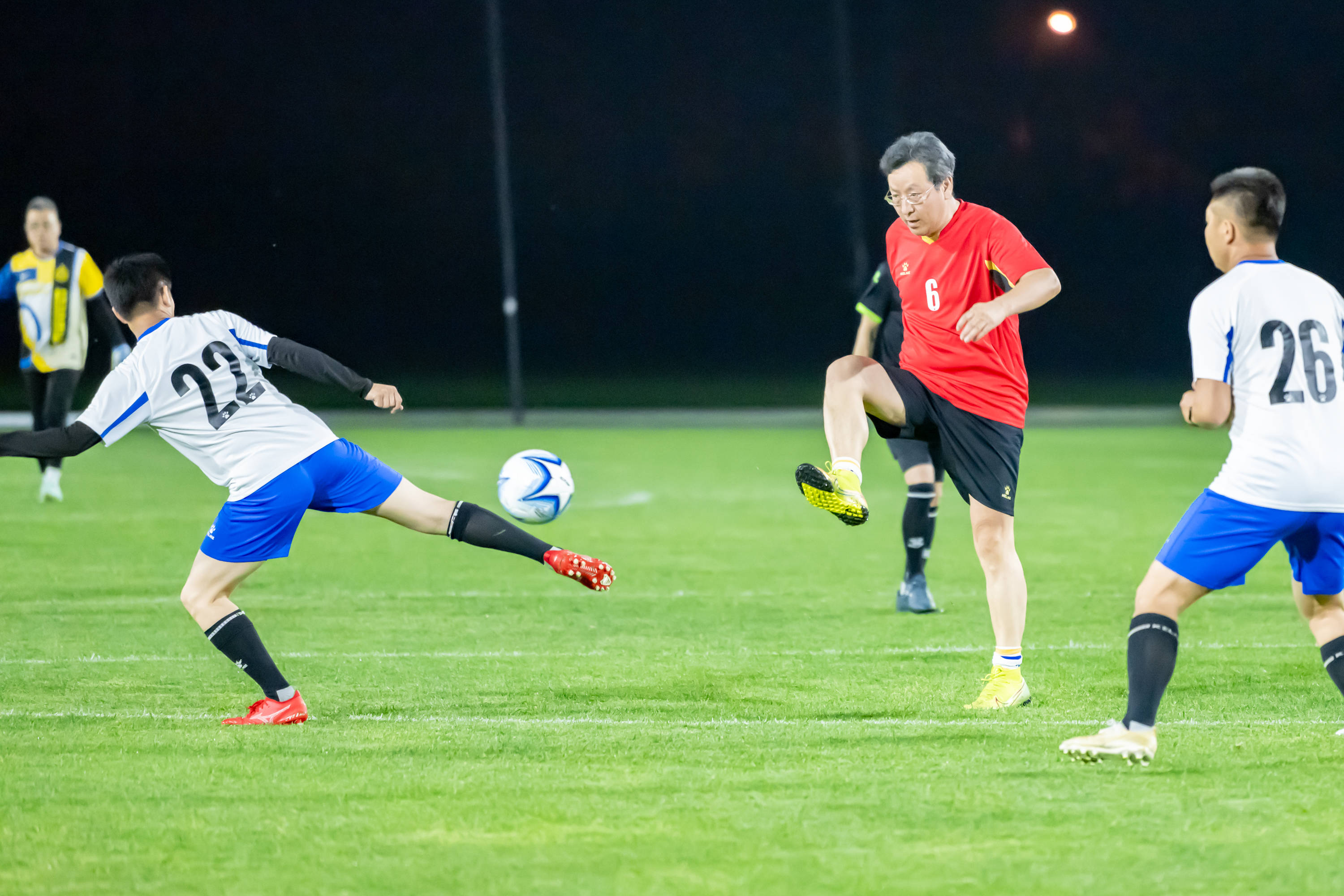 亚兹贝克的 亚兹贝克的