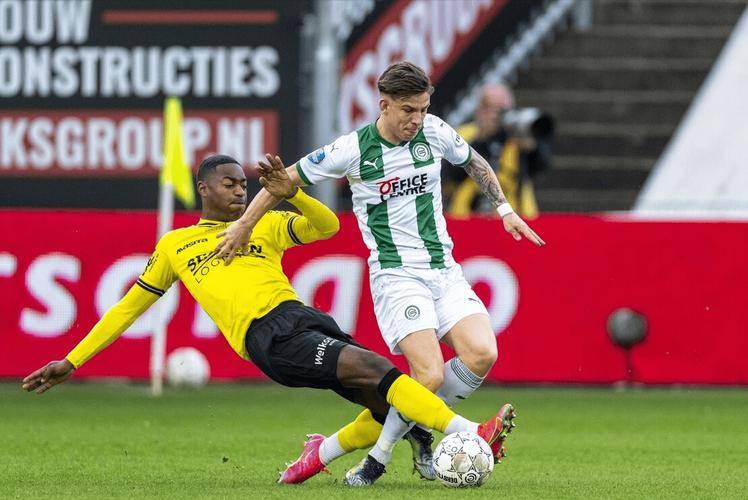 中展现出超 中展现出超